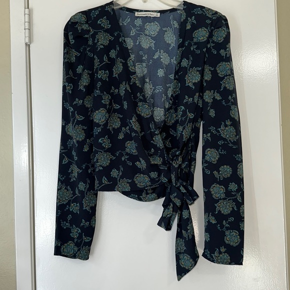 Abercrombie & Fitch Tops - Abercrombie & Fitch Wrap Blouse- Blue Floral Long Sleeve Size Small